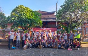 Semarak HUT Bhayangkara ke 78 Polsek Tamalanrea dan Polsek Biringkanaya Gelar Baksos Religi di Pura Giri Nata 