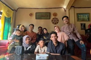 Ketua DPW MIO dan Redaktur Daerah Newstv Sulsel H.andi Syafri Karaeng Djarung dan Keluarga Melaksanakan Shalat Idul Adha Dilapangan Perumnas Sudiang blok M | NEWS TV Indonesia