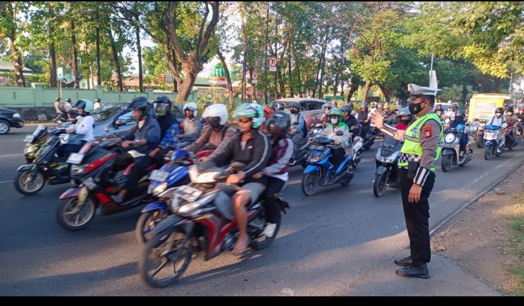 Polsek Tamalanrea Intesifkan Gatur Lalin di Jalan Perintis Kemerdekaan | NEWS TV Indonesia