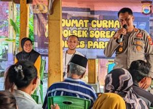 Kapolsek Soreang Terima Aduan Warga Saat Jumat Curhat di Lorong Pertamina