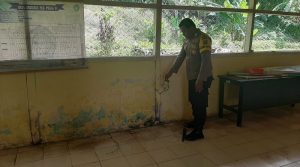 Polsek Kintom Datangi TKP Pencurian di Balai Desa Samadoya