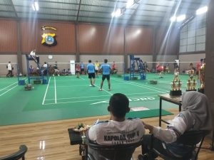 Hari Bhayangkara Ke 78, Irwasda Polda Sulteng Buka Secara Simbolis Kejuaraan Bulutangkis Kapolda Cup V