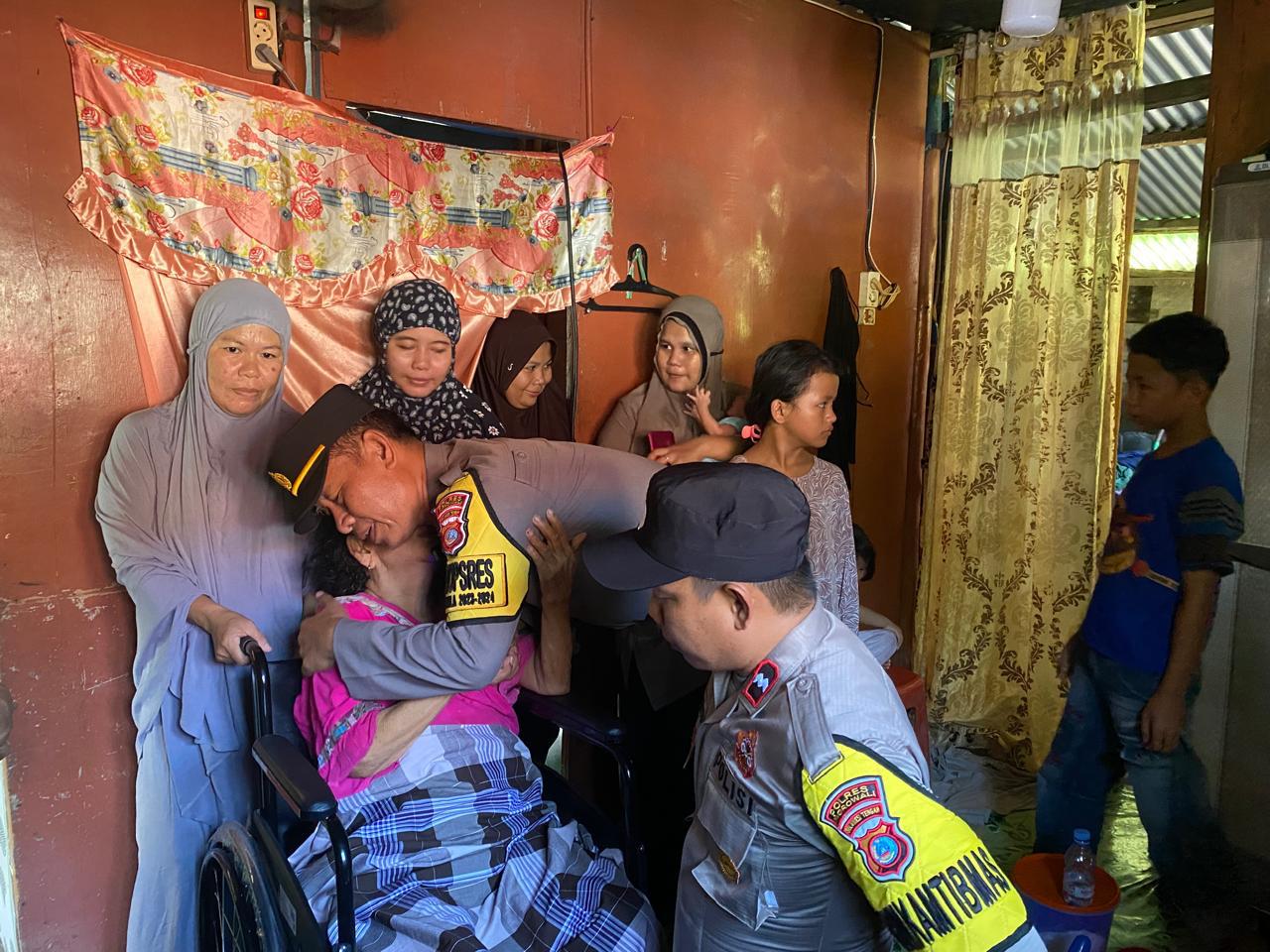 Kapolres Morowali Serahkan Bantuan Kursi Roda sebagai Bentuk Kepedulian | NEWS TV Indonesia