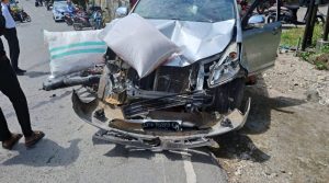 Tak Mampu Menanjak, Truck Muatan Lebih Terguling di Luwuk Banggai, Polisi Olah TKP