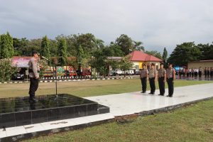 *Sebelum Mengakhiri Jabatannya, Kapolres Jeneponto Pimpin Upacara Kenaikan Pangkat 26 Personil Polres Jeneponto*