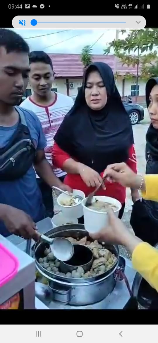 Brimob Polda Sulbar Berjualan Bakso Keliling, Tetap Berdedikasi Di Tengah Tugas Negara | NEWS TV Indonesia