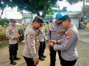 Cegah Judi Online, Kapolsek Galut Polres Takalar Razia Ponsel Seluruh Anggotanya