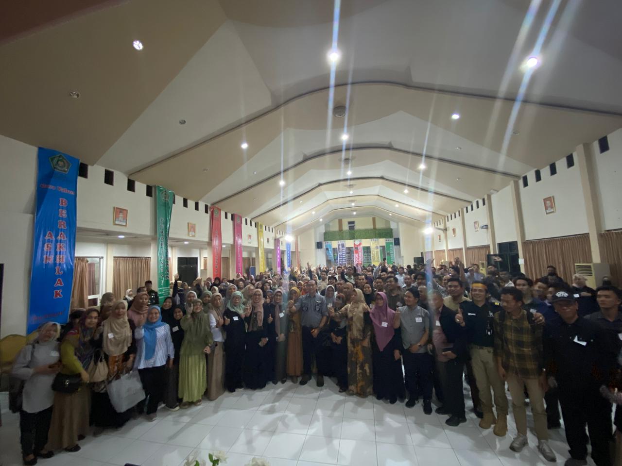 Seminar Luar Biasa Pola Pikir dan Komunikasi Kampus Kahfi Halide Motivator School Makassar | NEWS TV Indonesia