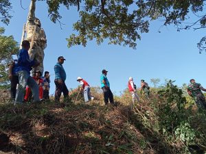 AKBP Widi Setiawan, SIK, MIK, Bersama Jajaran Bersihkan Area Sekitar Patung Makkasau