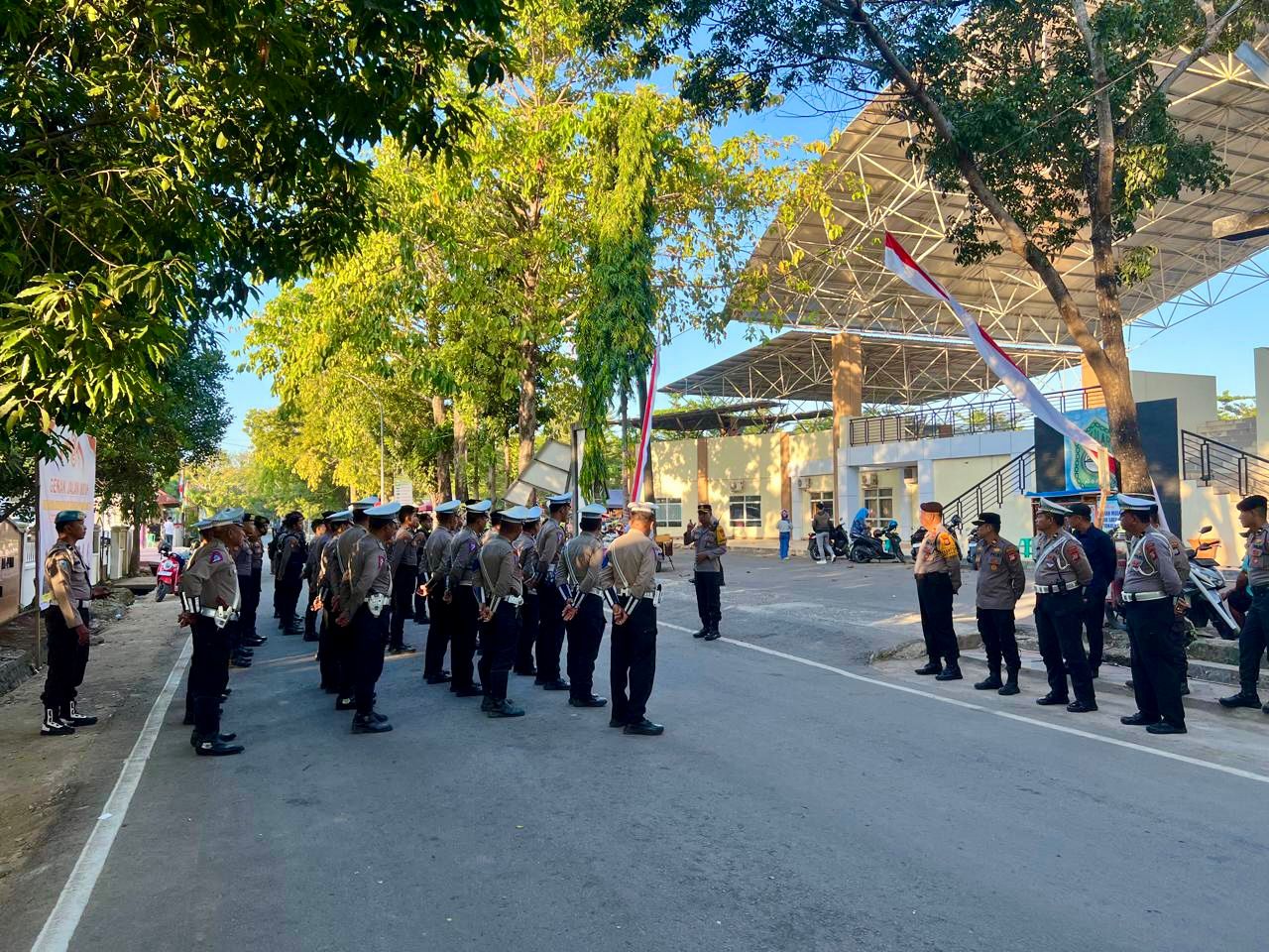 Polres Takalar Kerahkan Ratusan Personil Amankan Gerak Jalan Santai HUT Kemerdekaan RI ke-79 | NEWS TV Indonesia