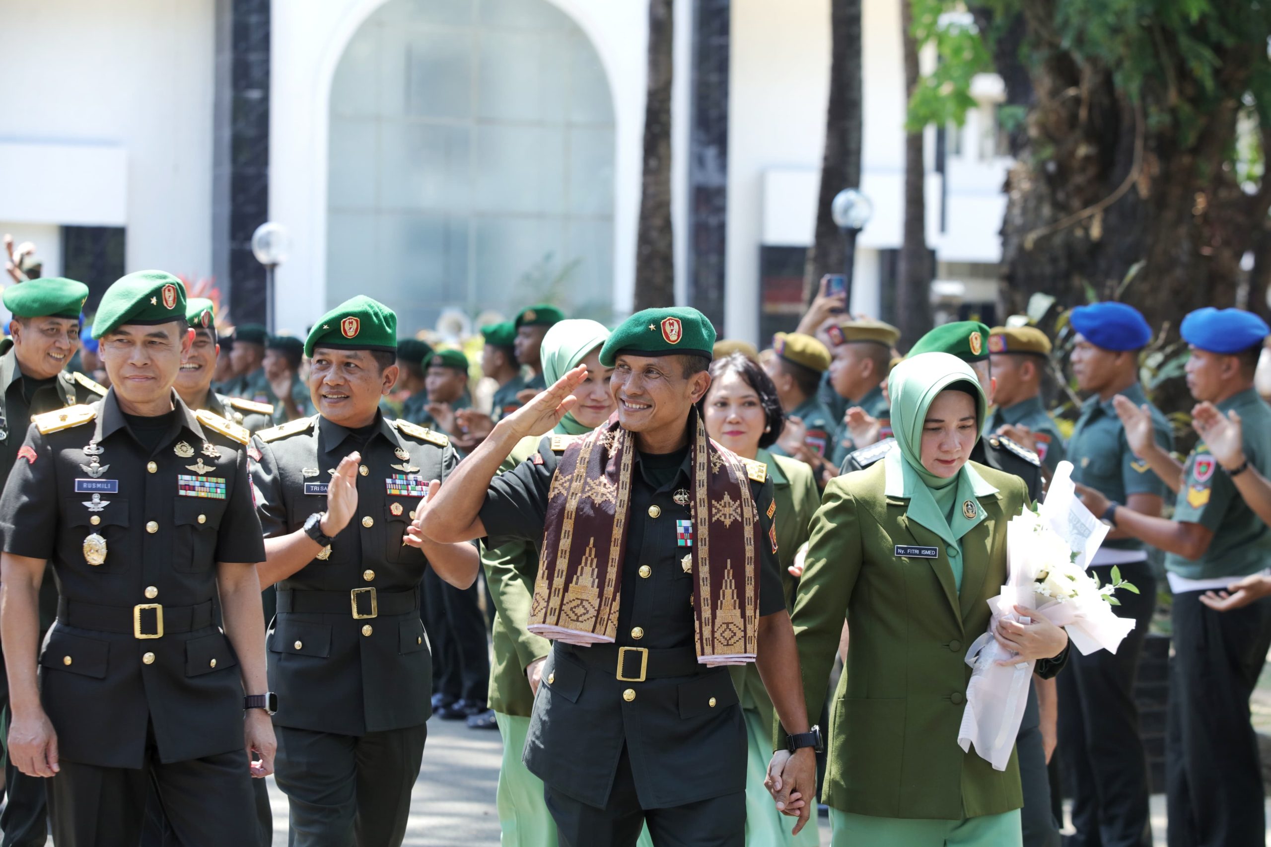 *Kasdam XIV/Hsn Memimpin Tradisi Pelepasan Brigjen TNI M. Syech Ismed beserta Isteri* | NEWS TV Indonesia