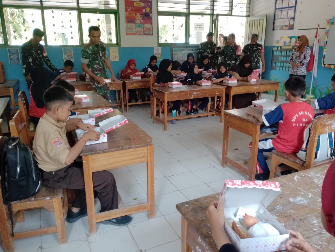 *Hasanuddin Peduli Anak Sekolah, Berikan Makanan Bergizi Kepada Siswa-Siswi* | NEWS TV Indonesia