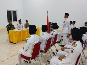 Camat Bone Kukuhkan Anggota Paskibraka Upacara HUT Ke- 79 RI