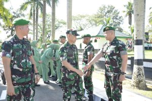 *Kasdam XIV/Hsn Meninjau Satuan di Wilayah Korem 143/HO*