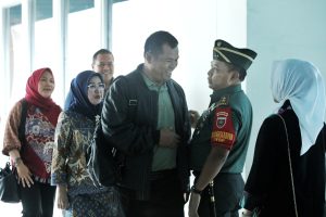 *Pangdam XIV/Hsn Menyambut Kedatangan Wakasad di Bandara Sultan Hasanuddin, Usai Melaksanakan Kunker di Prov. Sultra*