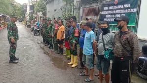 Melalui Karya Bakti, Peltu Kasrianto Ajak Masyarakat Tumbuhkan Kepekahan Terhadap Kebersihan Lingkungan