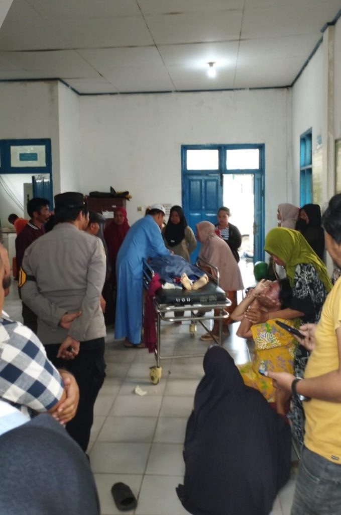 Siswa SMPN 1 Marbo Meninggal Dunia Setelah Tenggelam di Kolam Renang Kalampa 11 Siswa SMPN 1 Marbo Meninggal Dunia Setelah Tenggelam di Kolam Renang Kalampa