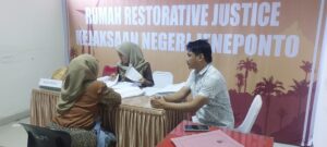 *Sat. Reskrim Polres Jeneponto Serahkan Tersangka Kasus Penggelapan Dana Perusahaan ke Jaksa Penuntut Umum*