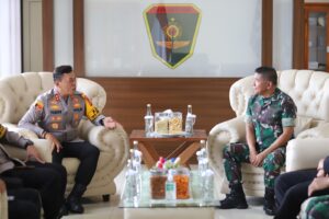 Kapolres Gowa Dampingi Kapolda Sulsel Silaturahmi ke Pangdiv 3 Kostrad Pakatto | NEWS TV Indonesia Kapolres Gowa Dampingi Kapolda Sulsel Silaturahmi ke Pangdiv 3 Kostrad Pakatto | NEWS TV Indonesia