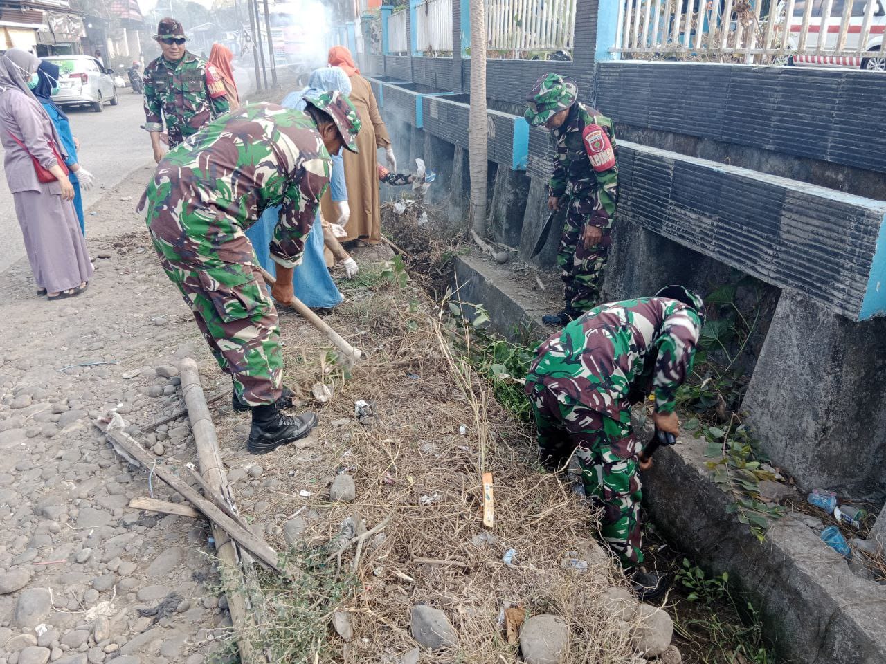 Koramil 1426-01/Polut Kodim 1426 Takalar, Motivasi Warga Dalam Kegiatan Kerja Bakti Pembersihan Saluran Air | NEWS TV Indonesia