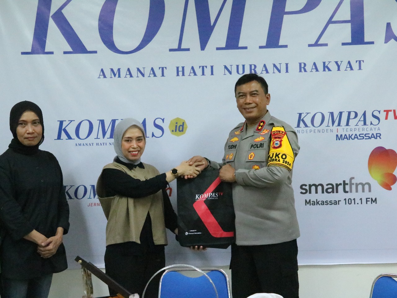 *Kapolda Sulsel Kunjungi Kepala Biro Kompas TV Makassar, Bahas Persiapan Pilkada Serentak 2024* | NEWS TV Indonesia