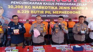 Sat Reskrim Narkoba Polrestabes Makassar Berhasil Mengungkap Peredaran Jenis Shabu Seberat 30,2,KG dan 8,229 Butir Narkotika Pil Jenis Baru