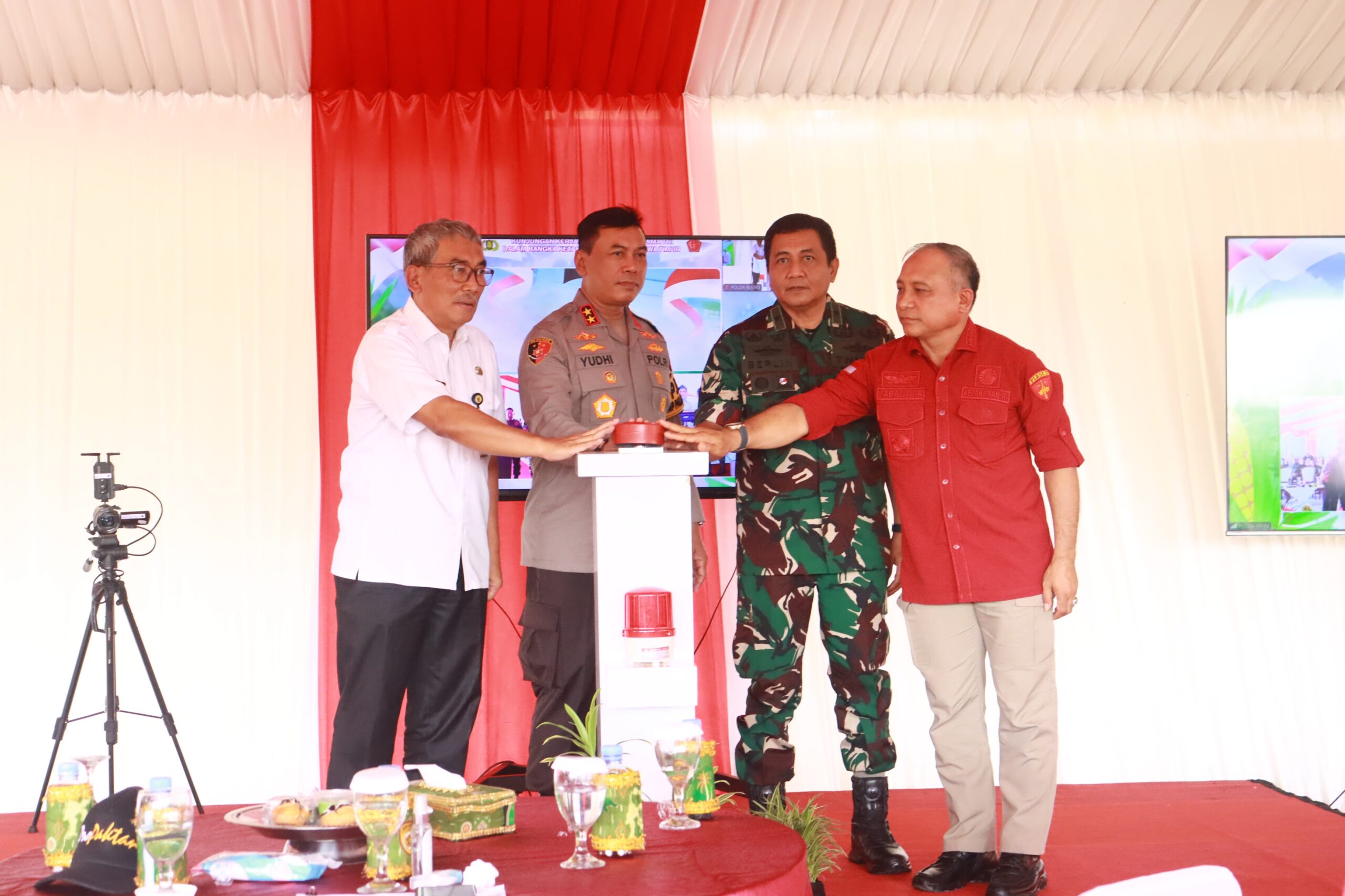 *Kapolda Sulsel Ikuti Launching Gugus Tugas Polri Dukung Ketahanan Pangan Serentak Secara Virtual Melalui Zoom Meeting* | NEWS TV Indonesia