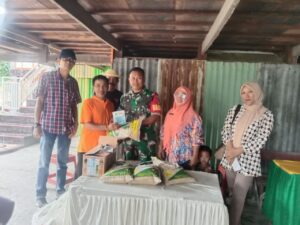 Babinsa Koramil 1425-01/Binamu Kodim 1425 Jeneponto Dampingi Petani Terima Bantuan Bibit Padi