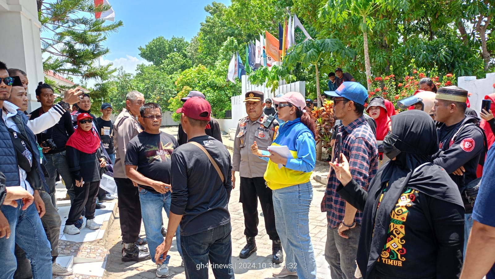 "Protes Besar di Maros: Ratusan Warga Tuntut Klarifikasi Dugaan Ketidaknetralan Pemilu" | NEWS TV Indonesia