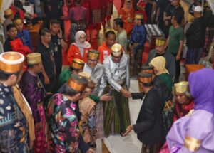Kunjungan Calon Gubernur dan Wakil Gubernur Sulsel Moh. Ramdhan Pomanto-Azhar Arsyad dalam Upacara Adat Appalili di Balla Lompoa Kassi Kebo Maros | NEWS TV Indonesia