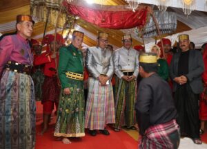 Kunjungan Calon Gubernur dan Wakil Gubernur Sulsel Moh. Ramdhan Pomanto-Azhar Arsyad dalam Upacara Adat Appalili di Balla Lompoa Kassi Kebo Maros