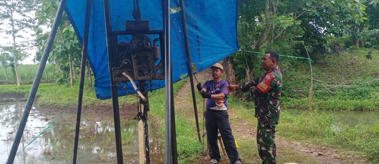 Babinsa Koramil 1426-01/Polut Laksanakan Pendampingan Dalam Pembuatan Sumur Bor Untuk Kelompok Tani | NEWS TV Indonesia
