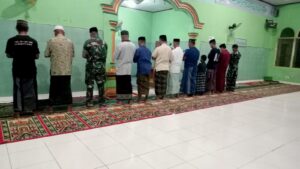 Personel Koramil 1426-06/Mapsu Laksanakan Sholat Subuh Berjamaah Bersama Warga