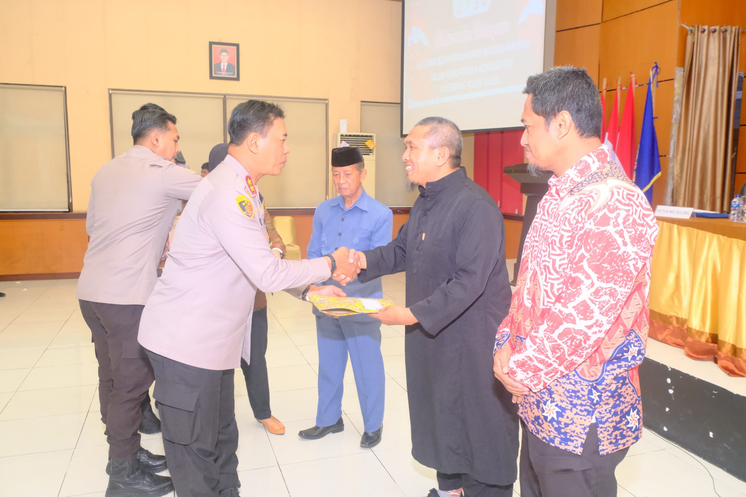 Kapolda Sulsel Hadiri Silaturahmi Kebangsaan Bersama Yayasan Rumah Moderasi Makassar: Mewujudkan Kondusifitas Kamtibmas di Sulsel | NEWS TV Indonesia