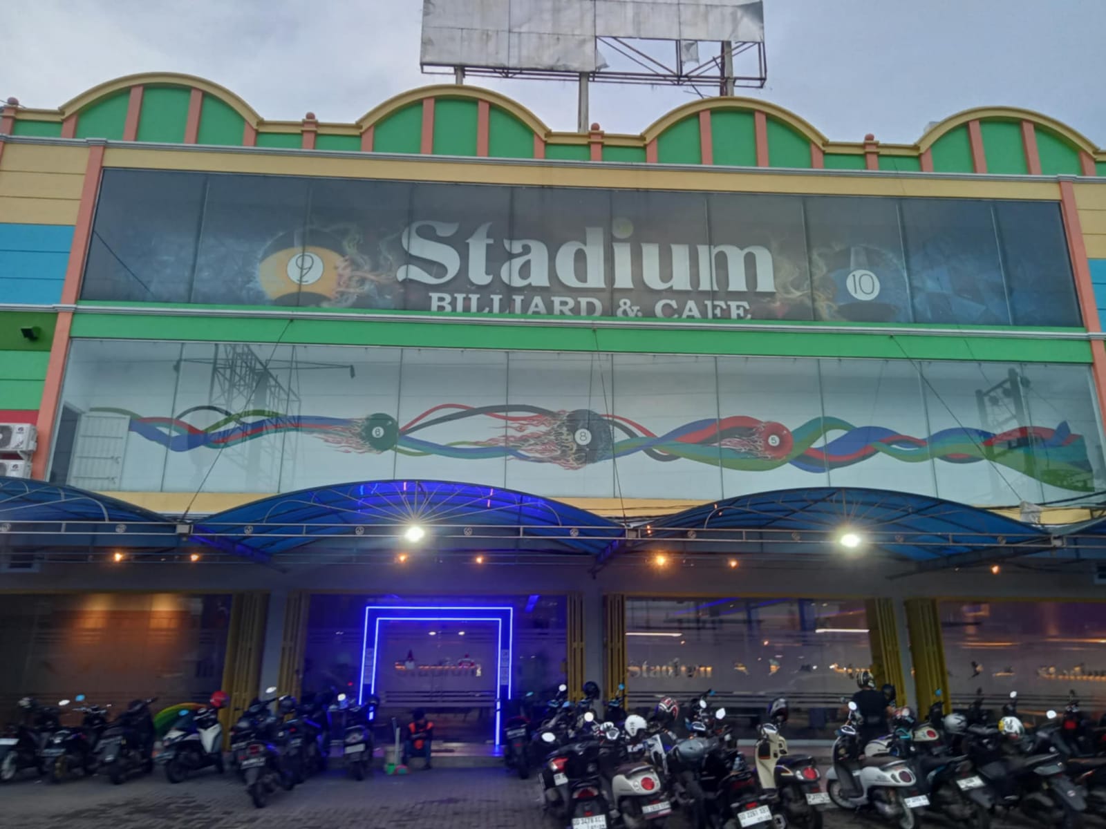 Di Duga Tak Miliki Izin, Stadium Billiard dan Cafe di Makassar Didesak Tutup!!! | NEWS TV Indonesia