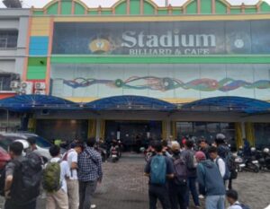 Di Duga Tak Miliki Izin, Stadium Billiard dan Cafe di Makassar Didesak Tutup!!! | NEWS TV Indonesia Di Duga Tak Miliki Izin, Stadium Billiard dan Cafe di Makassar Didesak Tutup!!! | NEWS TV Indonesia