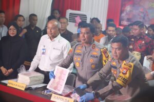 Kapolda Sulsel Pimpin Konferensi Pers Pengungkapan Kasus Pembuatan dan Peredaran Uang Palsu di Polres Gowa | NEWS TV Indonesia Kapolda Sulsel Pimpin Konferensi Pers Pengungkapan Kasus Pembuatan dan Peredaran Uang Palsu di Polres Gowa | NEWS TV Indonesia