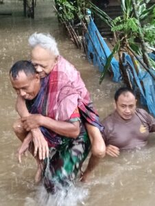 Jajaran Kodam XIV/Hsn di Wilayah Sulsel Berikan Bantuan kepada Korban Banjir