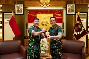 *Pangdam XIV/Hsn Terima Audiensi Pangkoopsud II dan Kanwil Kemenkumham Sulsel di Makodam*
