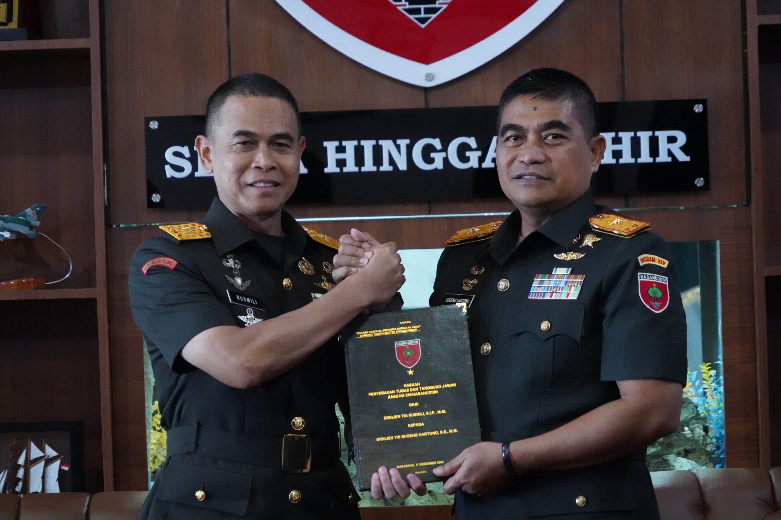 *Brigjen TNI Rusmili Serahkan Risalah Jabatan Kasdam XIV/Hsn kepada Brigjen TNI Sugeng Hartono* | NEWS TV Indonesia