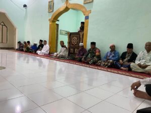 Hadiri Acara Isra’ Mi’raj, Babinsa Koramil 05 Batang : Tauladani Sipat Nabi Muhammad SAW