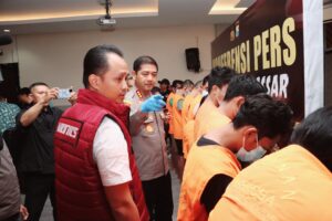 Kasat NARKOBA Polrestabes/MKS, Pimpin Langsung Penggrebekan Kampung Borta ( Sapiria ) | NEWS TV Indonesia
