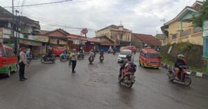 Giat Rutin Anggota Polsek Rangkasbitung Polres Lebak Giat Gatur Lalin Di Simpang Komdik
