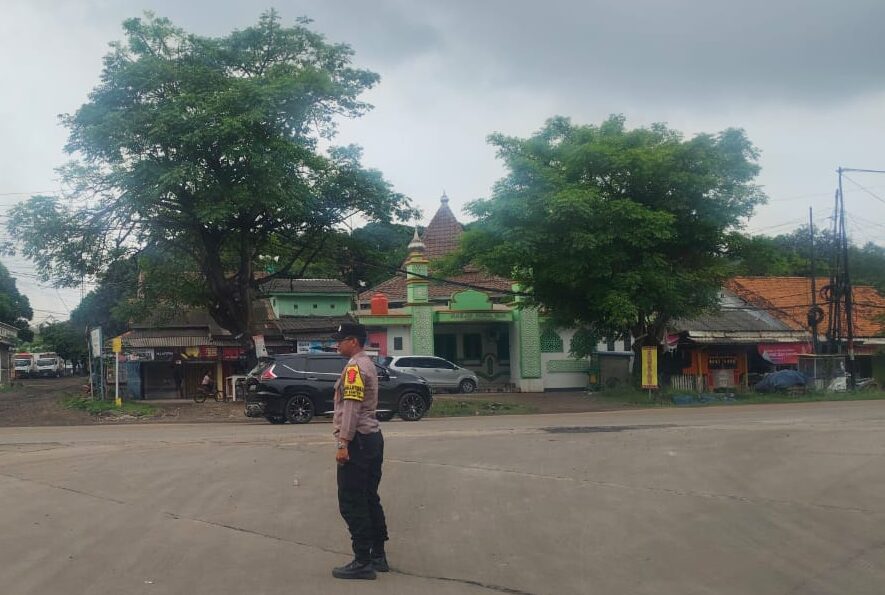 Anggota Polsek Cileles Polres Lebak Laksanakan Pengaturan Lalu Lintas Pagi | NEWS TV Indonesia