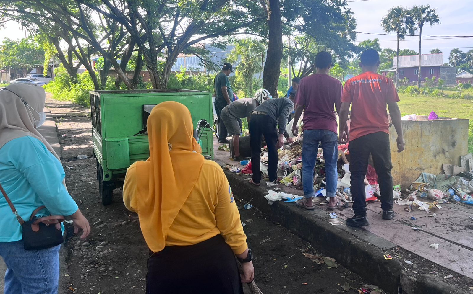 Akhir pekan, jajaran Disdukcapil bersih sampah. | NEWS TV Indonesia