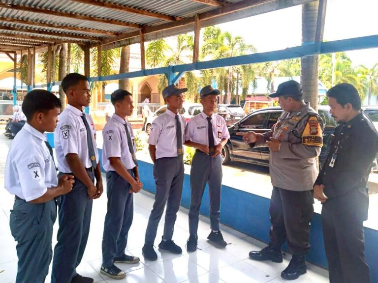 Bhabinkamtibmas Polsek Pattallassang Laksanakan Patroli Dialogis di SMA Negeri 3 Takalar
