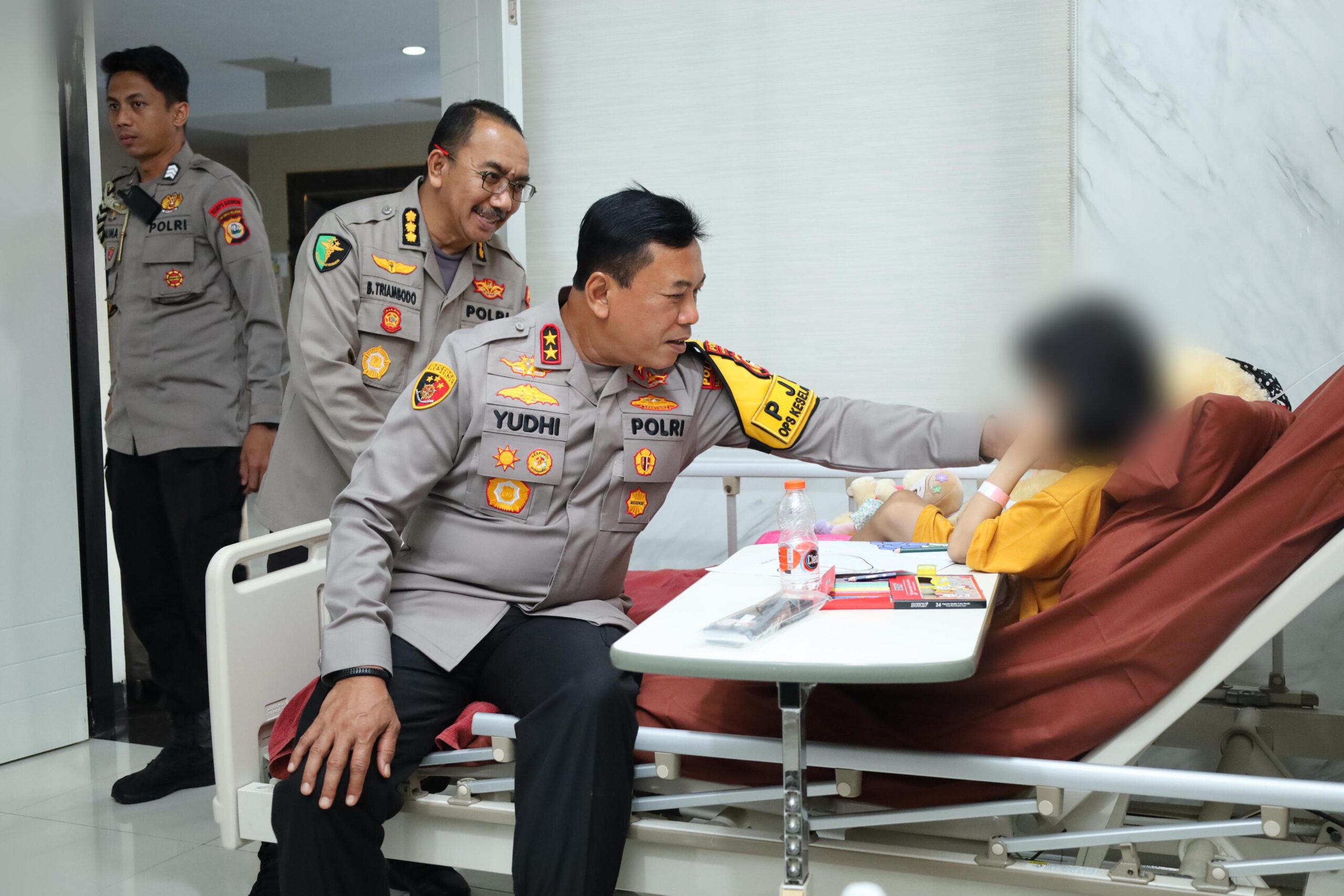 *Kapolda Sulsel Kunjungi Dua Bocah Korban Penganiayaan di RS Bhayangkara* | NEWS TV Indonesia
