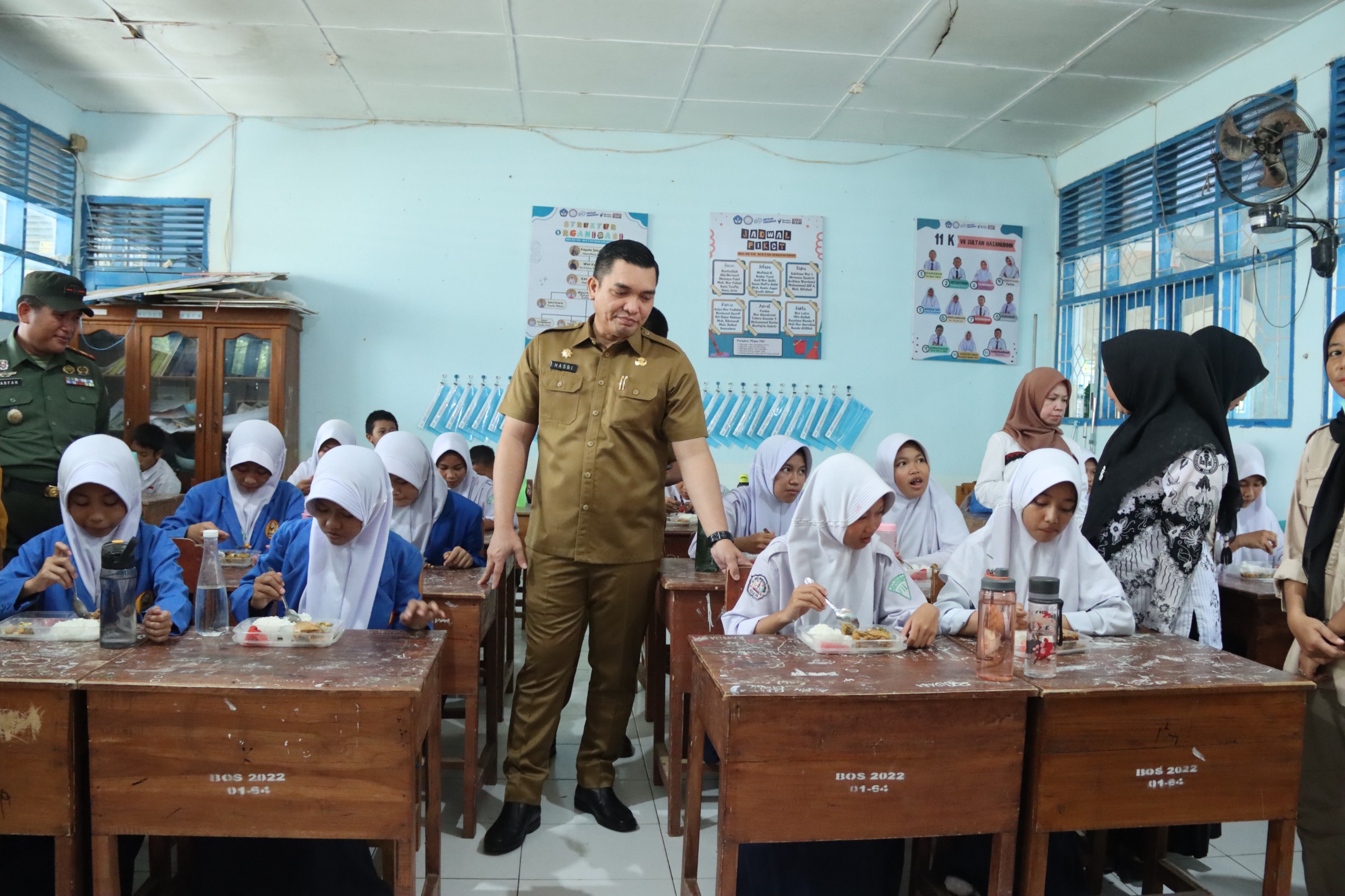 Tinjau Pelaksanaan Makan Bergizi Gratis (MBG), Sekda Takalar : Tujuannya Agar Anak mendapat Asupan Gizi dan meringankan Beban Orang Tua | NEWS TV Indonesia