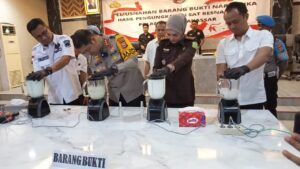 Satuan Reserse Narkoba (Satres Narkoba) polrestabes Makassar Berhasil Mengungkap dan Memusnahkan Narkotika Jenis Shabu, Seberat 1,4 kg. | NEWS TV Indonesia