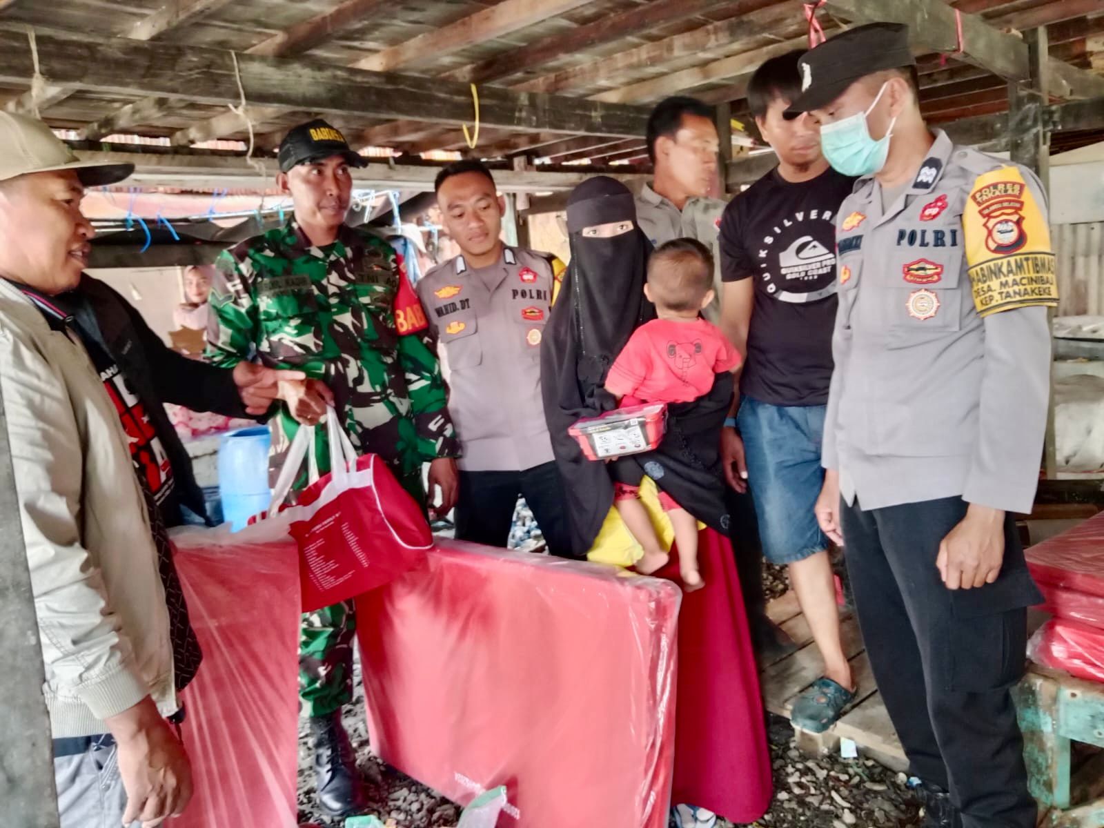 Peduli Korban Bencana, Kapospol Tanakeke Dampingi Penyaluran Bantuan untuk Warga Terdampak Puting Beliung | NEWS TV Indonesia